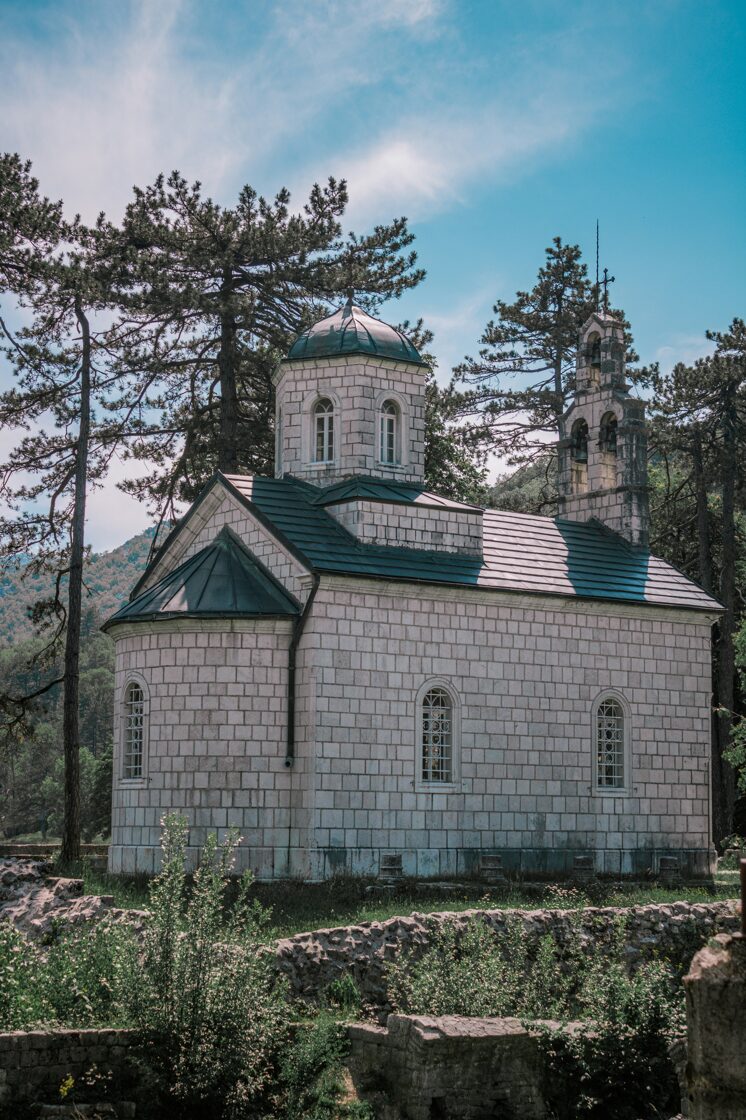 כנסיה בעיירה Cetinje